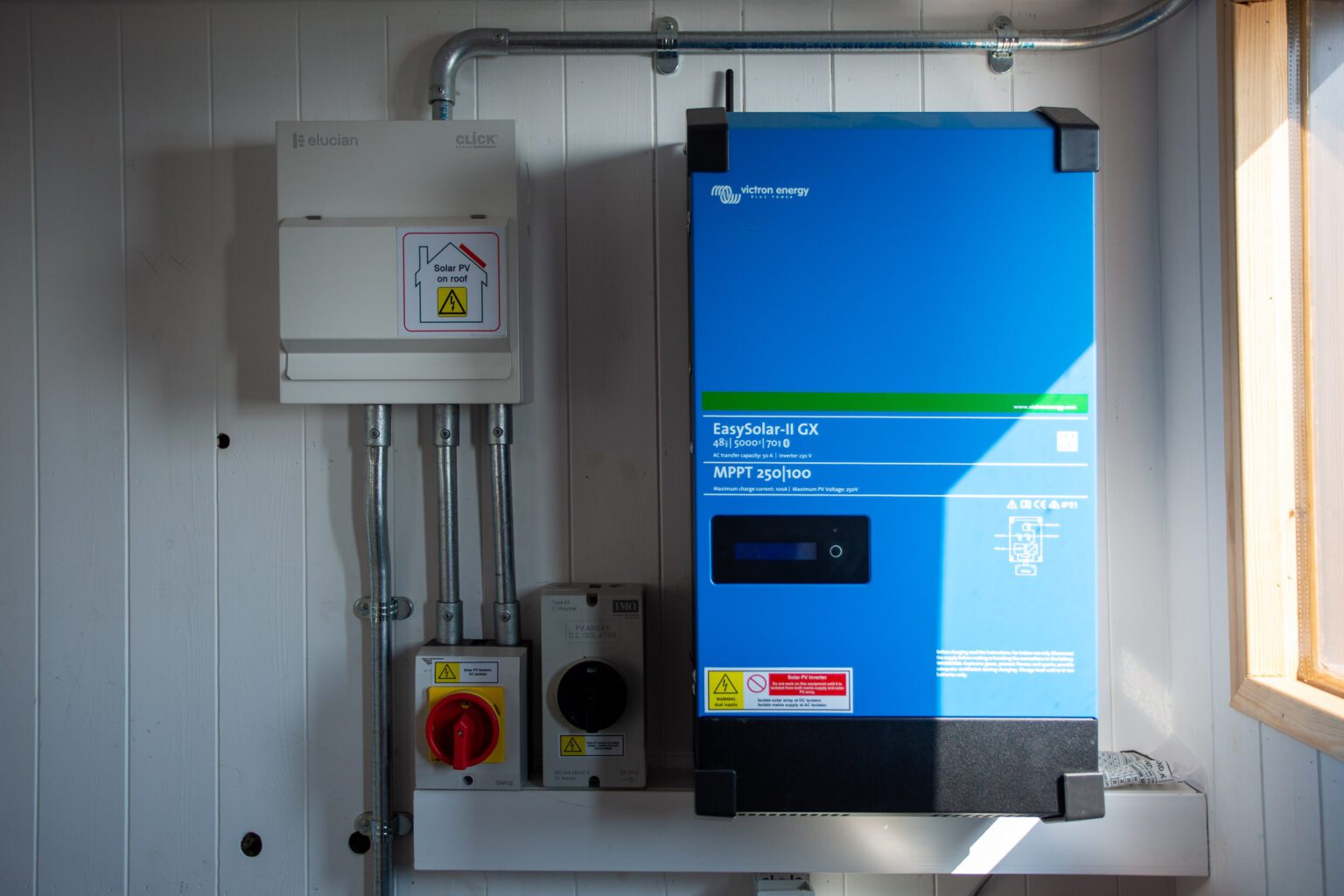 cliff-side chalet-site-07